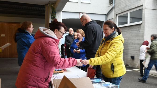 Große Nachfrage nach dem Lions-Adventskalender sowie große Freude bei allen, die einen kaufen konnten.