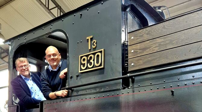 Bürgermeister Mike Münzing und SAB-Chef Bernd-Matthias Weckler.  FOTO: VEREIN