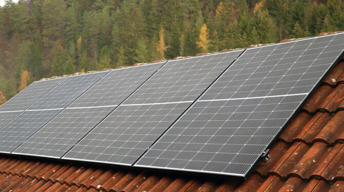 In Münsingen gibt’s noch viele freie Dacher, die sich für Fotovoltaik eignen.  FOTO: BLOCHING