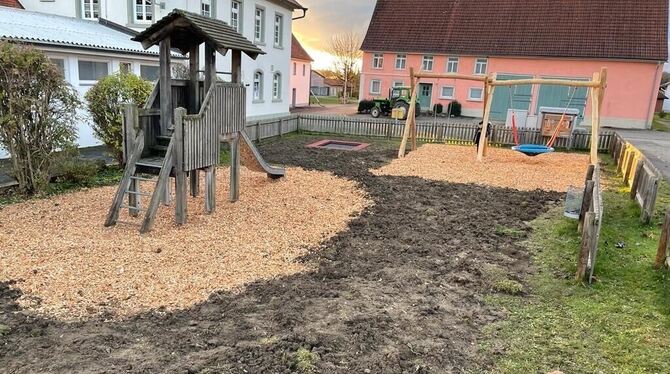 Erneuert in Eigenleistung: der neue Spielplatz für Harthausen.  FOTO: PRIVAT