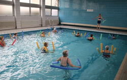 Noch wird im Riedericher Lehrschwimmbad Sport getrieben, in dessen Umgestaltung ist jedoch Bewegung gekommen.  FOTO: OECHSNER