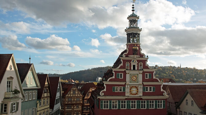 Altes Rathaus in Esslingen mit Glockenturm.  FOTO: GISEL