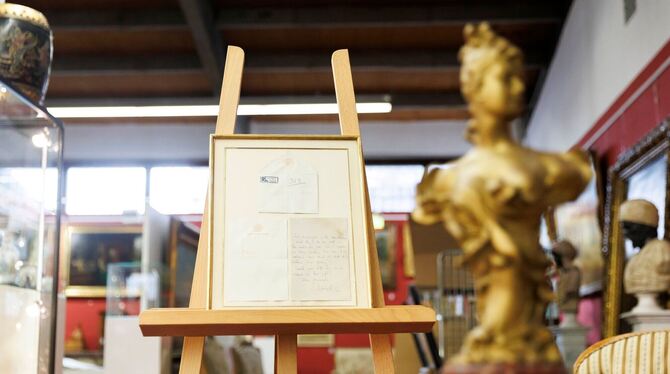 Auktionshaus versteigert handgeschriebenen Brief von Königin Eli Auktionshaus versteigert handgeschriebenen Brief von Königin Eli