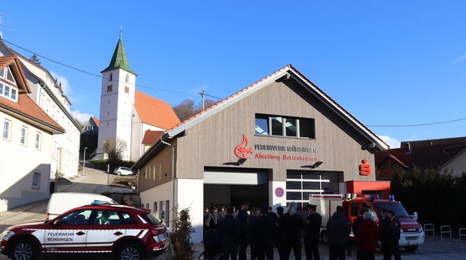 Buttenhausen hat jetzt ein neues Feuerwehrgerätehaus mitten im Ort. FOTOS: BLOCHING
