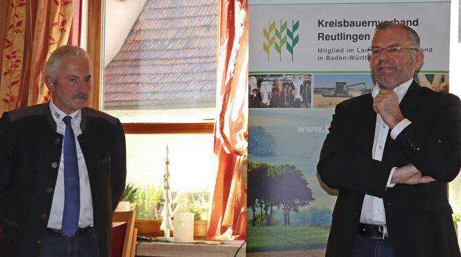 Kreisbauernverbandsvorsitzender Gebhard Aierstock (links) begrüßte den EU-Abgeordneten Norbert Lins zur Tagung der Ortsobmänner.
