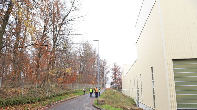 An dieser Stelle ist der Anbau (21 Meter breit, 106 Meter lang und 21 Meter hoch) an Werk 2 von Kion Warehouse Systems in Reutli