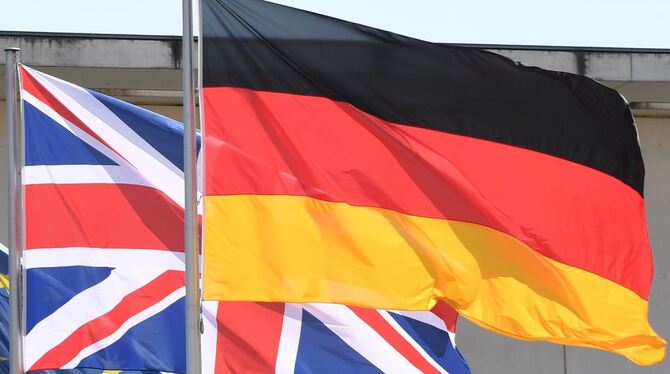 Flaggen Großbritannien und Deutschland