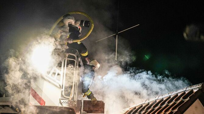 Wohnhaus in Urbach brennt