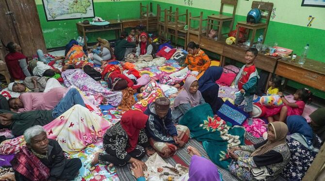 Indonesischer Vulkan Semeru bricht erneut aus