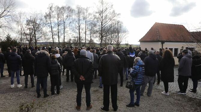 Hunderte nehmen in Illerkirchberg Abschied