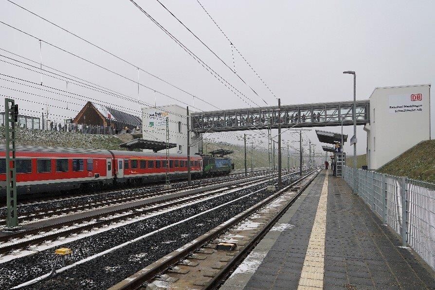 12_22_Einfahrt_Zug_12