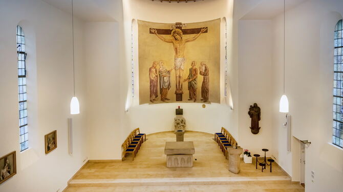 Statt Kirchenbänken gibt es nun Einzelsitze, die flexiblere Gottesdienstformen möglich machen.  FOTO: TRINKHAUS