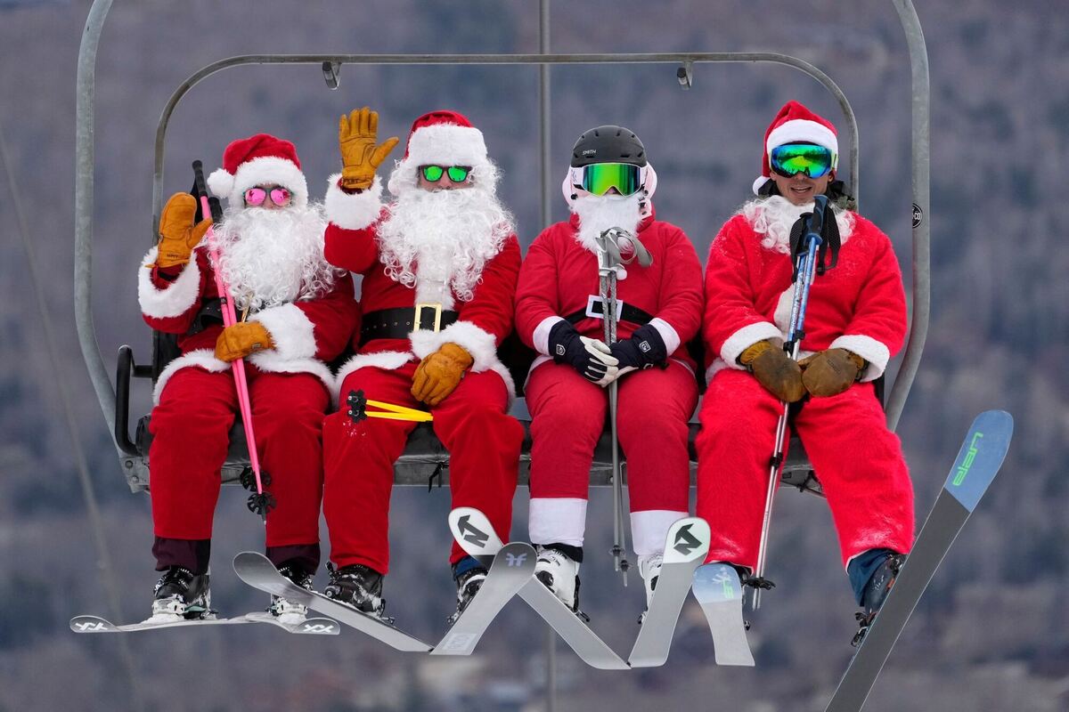 Ski-Santas