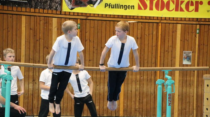 Präzision am Barren: Die Geräteturner waren bei der Jahresabschlussfeier mit Begeisterung dabei.