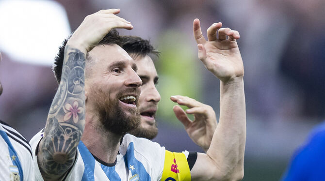 Kurz vor dem ersehnten Ziel: Lionel Messi steht mit Argentinien im Finale der Fußball-Weltmeisterschaft. FOTO: WELLER/DPA
