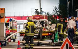 Die Gammertinger Feuerwehrleute wurden nicht nur beim Großbrand bei Reifen-Göggel im Juli gefordert.  FOTO: SDMG