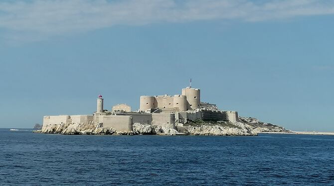Das Chateau d’If vor Marseille, aus dem der Graf von Monte Christo im Roman floh, ist ein beliebtes Touristenziel.  FOTO: ZIMMER