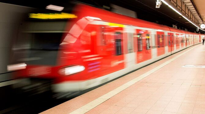 Polizei stoppt betrunkenen S-Bahn-Fahrer in Stuttgart