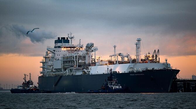 Spezialschiff »Höegh Esperanza« für neues LNG-Terminal