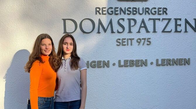 Evelin Miller aus Metzingen (links) und Darja Hacker aus Eningen treten am Sonntag erstmals mit dem Mädchenchor der Regensburger