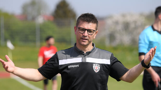Muss seinen Posten als Trainer der Oberliga-Mannschaft des SSV Reutlingen räumen: Albert Lennerth.   FOTO: JOACHIM BAUR