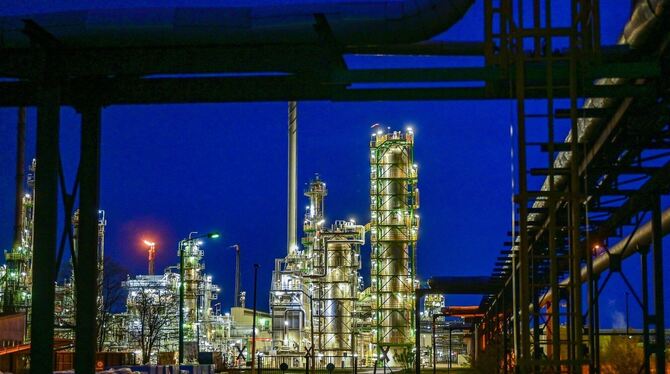 Erdölraffinerie