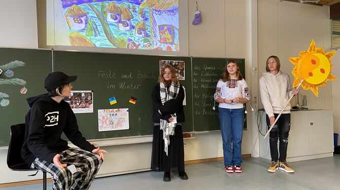 Ukrainische Schüler im Carlo-Schmid-Gymnasium in Derendingen präsentieren die Sternsinger-Tradition ihrer Heimat. Zurzeit werden