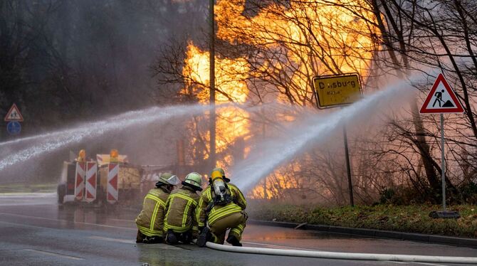 Gasleitung explodiert bei Bauarbeiten