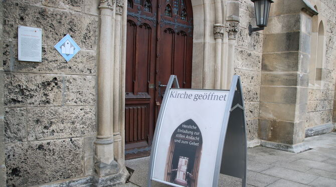 Die Türen der Stiftskirche bleiben tagsüber für einen Besuch geöffnet, Gottesdienste finden bis 26. März jedoch im Gemeindehaus