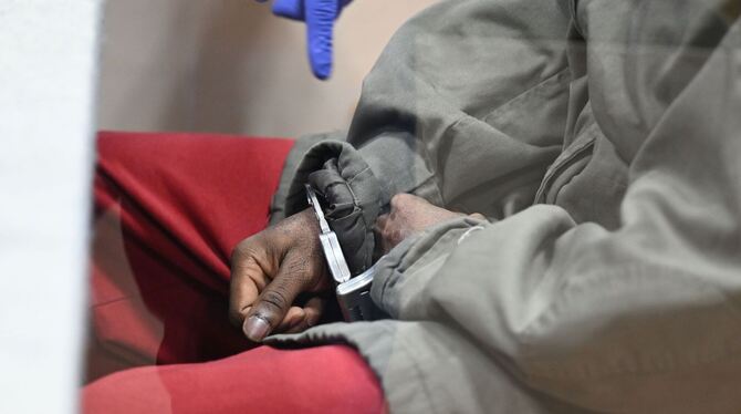 Prozessbeginn wegen Mordes in Flüchtlingsunterkunft Prozessbeginn wegen Mordes in Flüchtlingsunterkunft