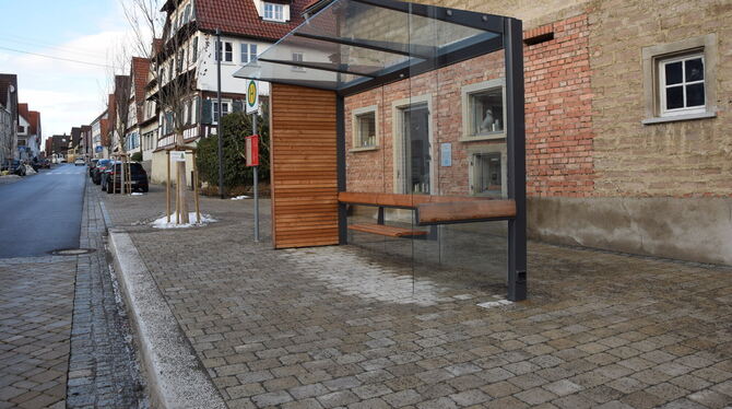 In der Hauptstraße ist es schon so, wie es sein soll. Sieben Haltestellen stehen noch auf der Liste.  FOTO: WALDERICH