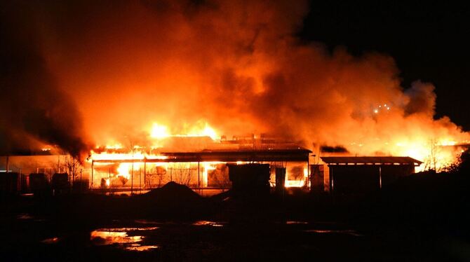 Großbäckerei in Walldorf brennt