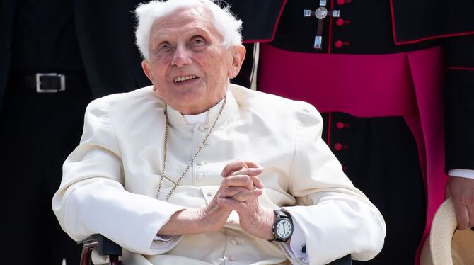 Emeritierter Papst Benedikt XVI. Emeritierter Papst Benedikt XVI.