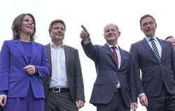 Die Ampel in Aufbruchsstimmung (von links): Außenministerin Annalena Baerbock, Wirtschaftsminister Robert Habeck (beide Grüne), 
