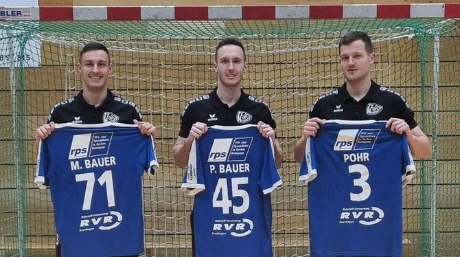 Manuel und Patrick Bauer und Oliver Pohr (von links) haben mit ihren vorzeitigen Vertragsverlängerungen beim TVN Neuhausen ein w