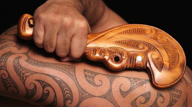 Maori sind für drei Dinge bekannt: ihren Kriegstanz, ihre Web- und Schnitzkunst und ihre Tätowierungen.  FOTO: CREATIVEFIRE/ADOB