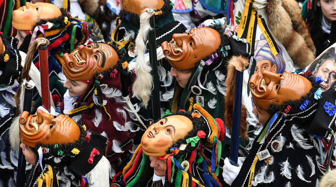 Den traditionellen Narrensprung zu verschieben, das ist in Rottweil schlicht undenkbar.  FOTO: SEEGER/DPA