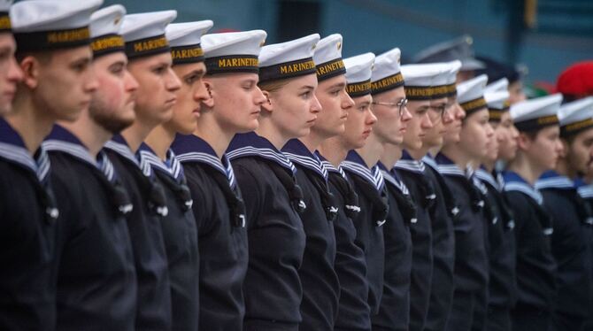 Soldatinnen und Soldaten Soldatinnen und Soldaten