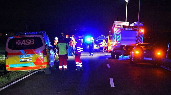 Fußgängerin von Auto angefahren und tödlich verletzt