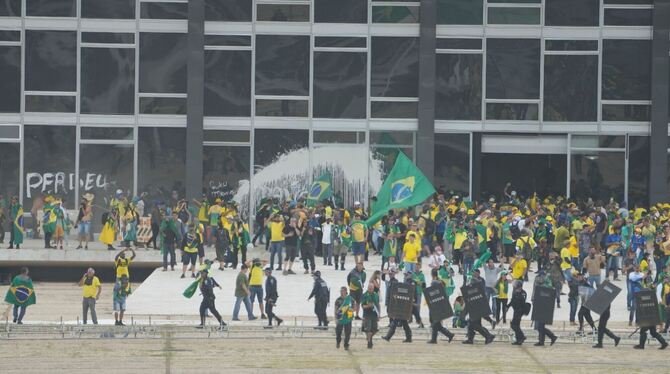 Bolsonaro-Anhänger stürmen Kongressgelände