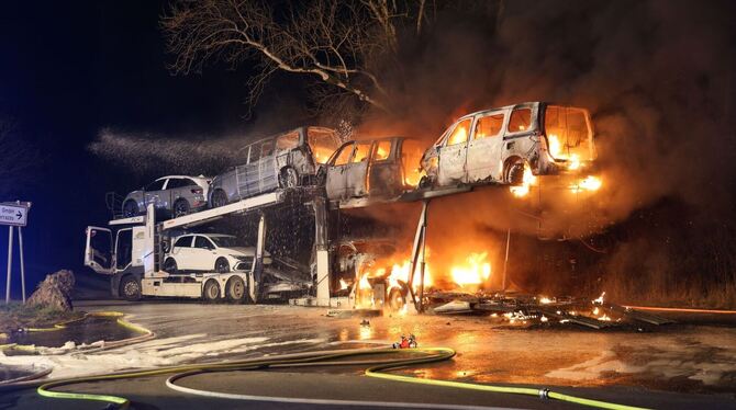 Autotransporter brennt ab