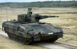 Der Schützenpanzer Puma ist ein Beispiel dafür, was alles bei der Beschaffung von Großgerät falsch läuft.  FOTO: HOLLEMANN/DPA 