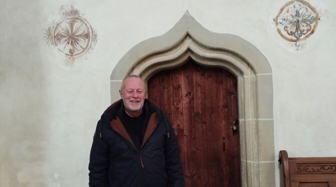 Der ehemalige Pfarrer Siegfried Fischer erforscht die Geschichte Gruorns und seiner Kirche.