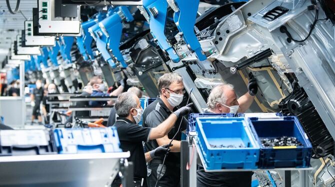 Mercedes-Beschäftigte erhalten Prämie Mercedes-Beschäftigte erhalten Prämie