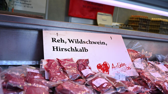 Fleisch vom Wild gibt es auch auf dem Reutlinger Wochenmarkt.  FOTO: PIETH