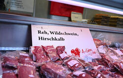 Fleisch vom Wild gibt es auch auf dem Reutlinger Wochenmarkt.  FOTO: PIETH