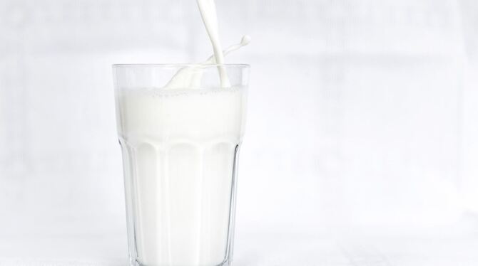 Glas mit Milch Glas mit Milch