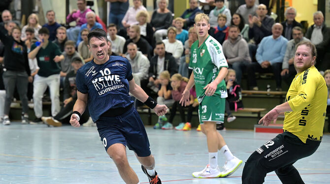 Und einmal mehr hat Kai Lehmann im Innenblock der SG Ober-/Unterhausen einen Gegenspieler gestoppt.  FOTO: BAUR