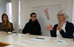 Die Teilhabe-Beraterinnen im Gespräch (von links): Iris Loehrke, Anke Dauter und Andrea Meyle. FOTO: LEISTER