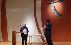 Gastredner Dr. Bruno Kern (links) sprach beim Neujahrsempfang des Arbeitskreises Christlicher Kirchen in der methodistischen Kir